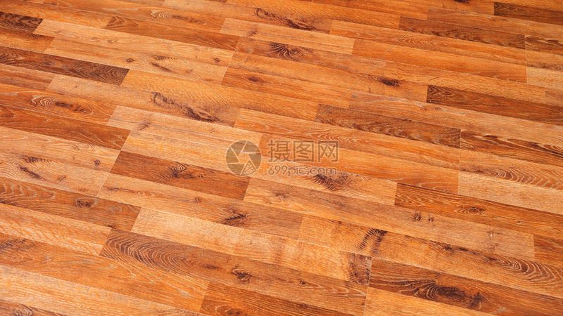 在选购广州复合地板定制时，业主和设计师们通常会关注以下几个关键指标：